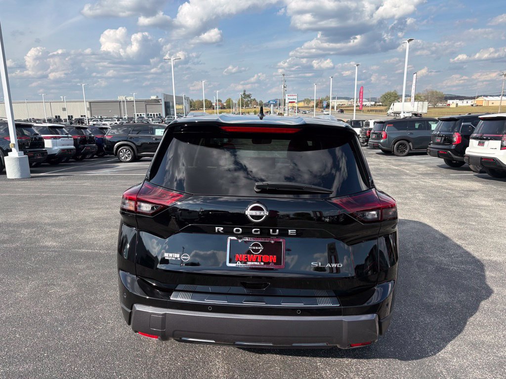 Used 2024 Nissan Rogue SL AWD/4WD image 6