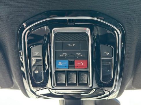 Used 2023 Jeep Grand Cherokee Overland w/ Luxury Tech Group IV AWD/4WD image 42