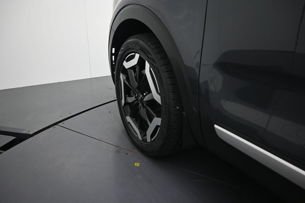 Used 2024 Kia Telluride EX w/ EX Captain's Chair Package AWD/4WD image 11