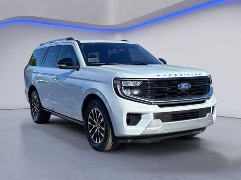 Used 2025 Ford Expedition Platinum AWD/4WD image 10