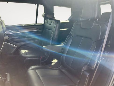 Used 2021 Jeep Grand Cherokee L Overland w/ Luxury Tech Group IV image 13