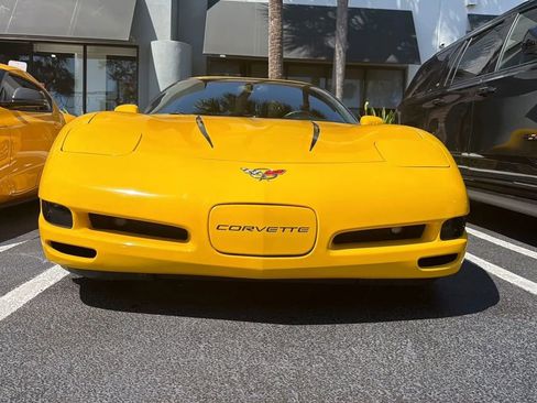 Used 2004 Chevrolet Corvette Coupe w/ Preferred Equipment Group image 2