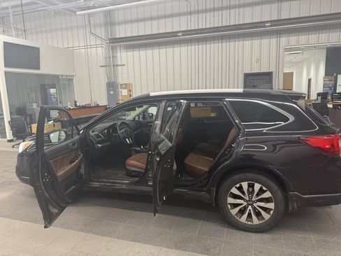 Used 2017 Subaru Outback 2.5i Touring image 9