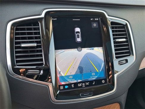 Used 2023 Volvo XC90 B6 Plus image 18