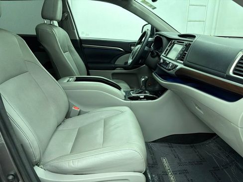 Used 2015 Toyota Highlander Limited FWD image 31