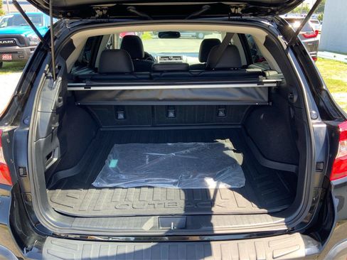 Used 2018 Subaru Outback 2.5i Limited AWD/4WD image 12