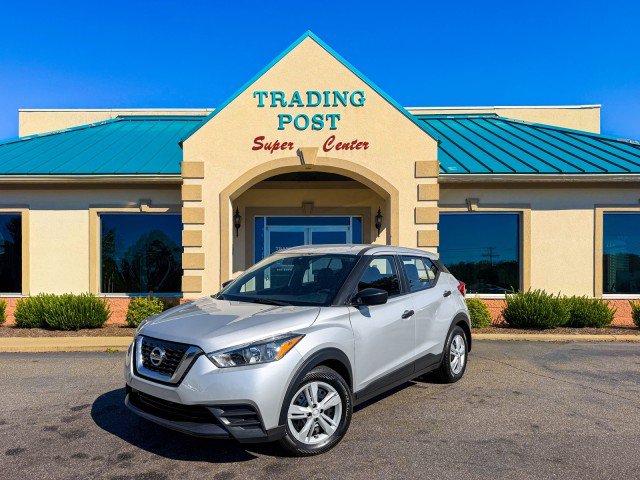 Used 2020 Nissan Kicks S FWD image 2