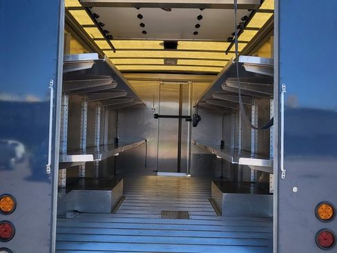 Used 2019 Ford E-450 and Econoline 450 Super Duty RWD image 16