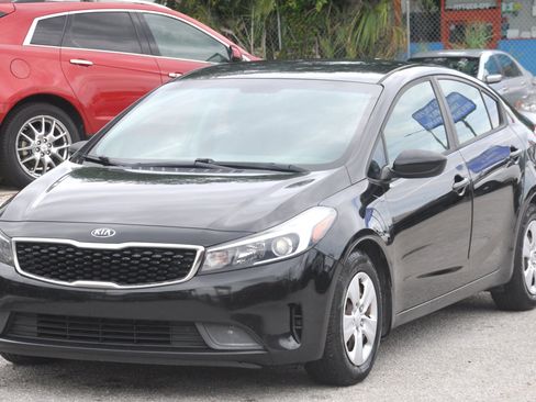 Used 2017 Kia Forte LX FWD image 2