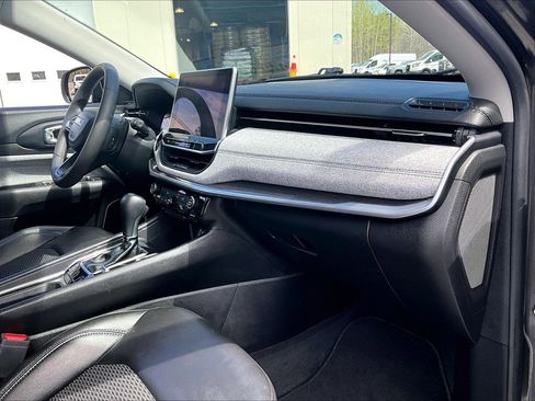 Used 2022 Jeep Compass Latitude w/ Sun and Sound Group AWD/4WD image 17