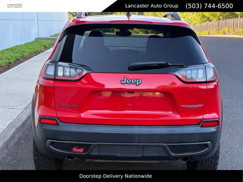 Used 2019 Jeep Cherokee Trailhawk AWD/4WD image 5