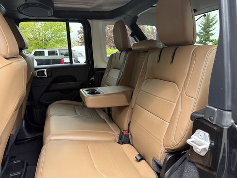 Used 2023 Jeep Wrangler Unlimited Sahara w/ Cold Weather Group AWD/4WD image 11