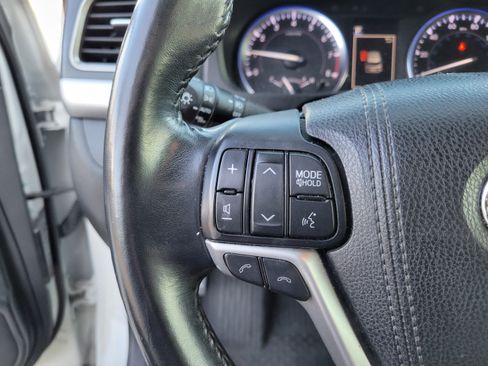 Used 2017 Toyota Highlander Limited FWD image 23