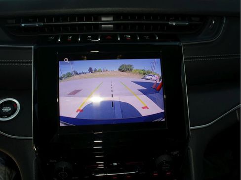 New 2025 Jeep Grand Cherokee L Laredo image 18