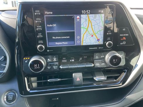 Used 2022 Toyota Highlander XLE image 18