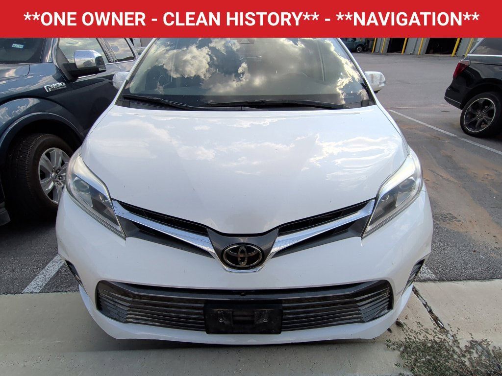 Used 2020 Toyota Sienna Limited Premium FWD image 2