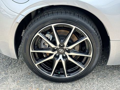 Used 2024 Toyota GR86 Premium image 11