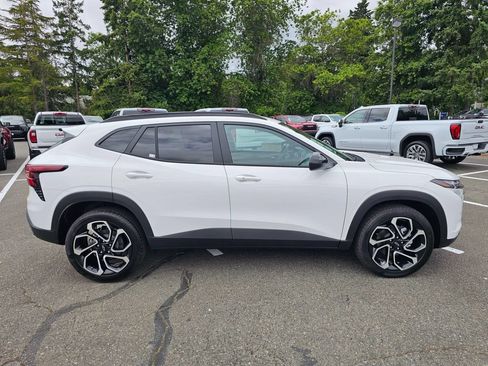 New 2026 Chevrolet Trax RS w/ Driver Confidence Package FWD image 6