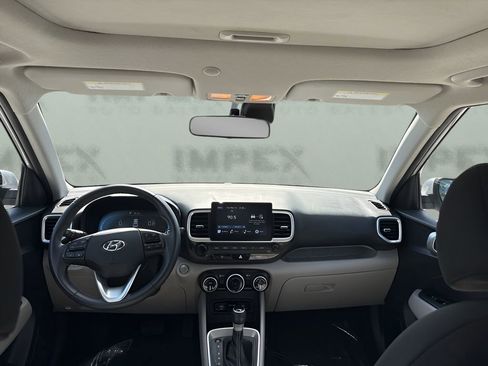 Used 2025 Hyundai Venue SEL FWD image 12