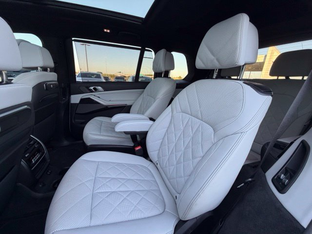 Used 2025 BMW X7 xDrive40i w/ M Sport Package AWD/4WD image 36