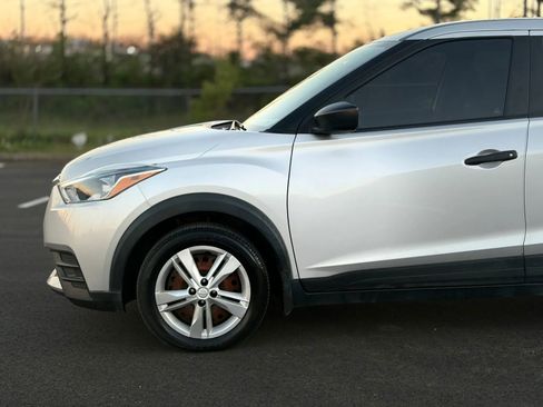 Used 2020 Nissan Kicks S image 3