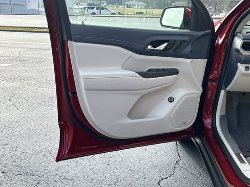 Used 2023 GMC Acadia Denali w/ Denali Ultimate Package image 10