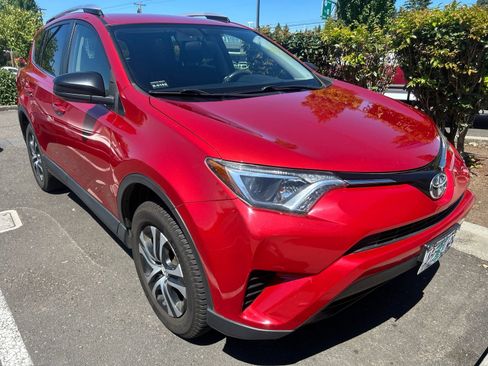 Used 2016 Toyota RAV4 LE AWD/4WD image 3