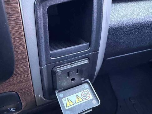 Used 2017 RAM 1500 Laramie image 21