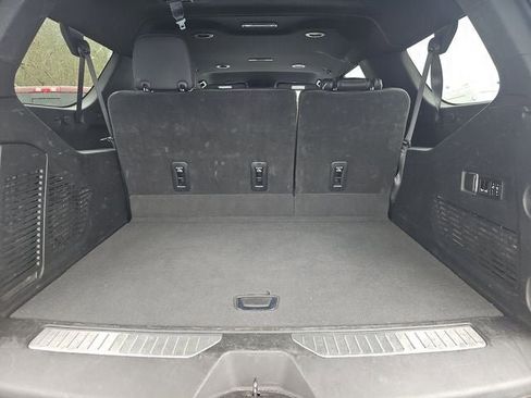 Used 2023 Chevrolet Suburban Premier image 17