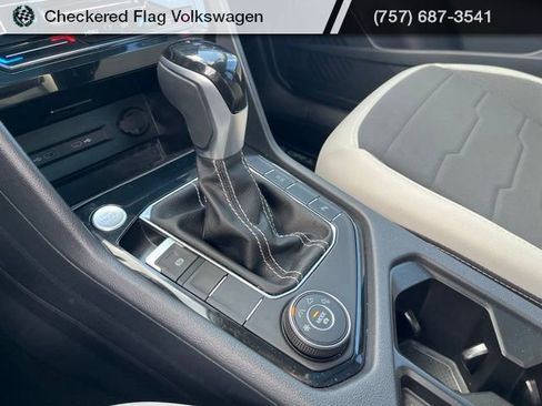 Used 2025 Volkswagen Taos SE AWD/4WD image 42