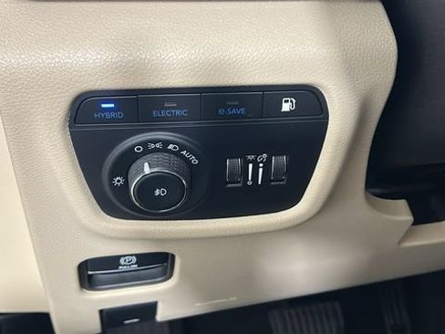 Used 2023 Jeep Grand Cherokee 4WD 4xe image 19