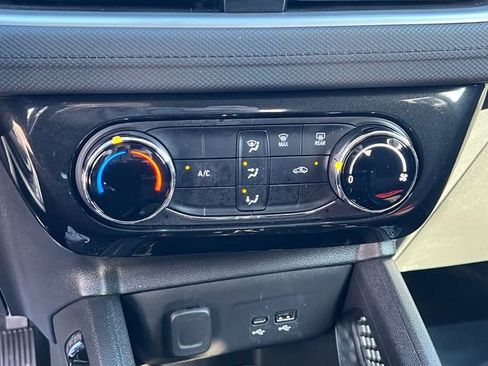 Used 2025 Chevrolet TrailBlazer LT FWD image 22