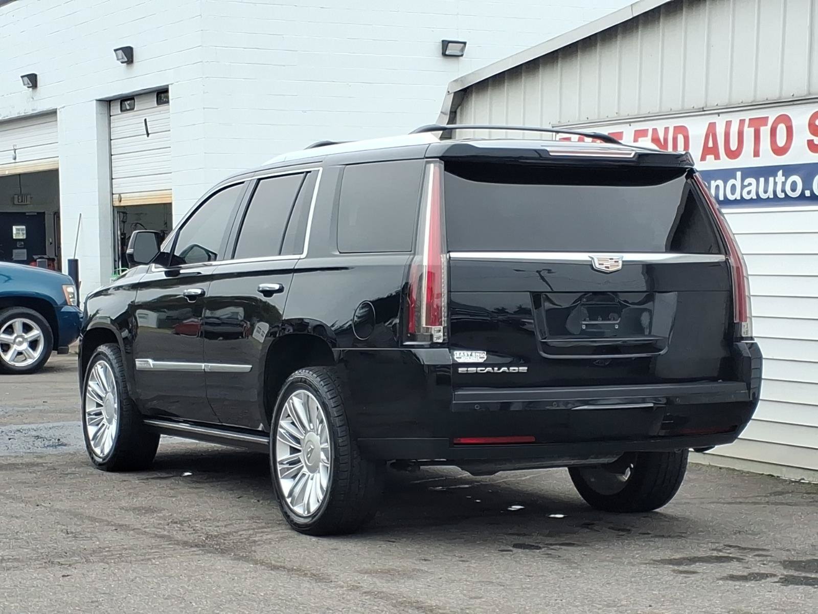 Used 2016 Cadillac Escalade Platinum AWD/4WD image 3