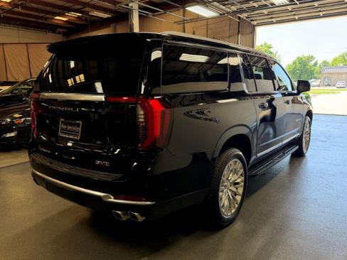 Used 2025 GMC Yukon XL Denali AWD/4WD image 5