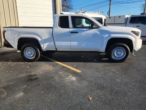 Used 2024 Toyota Tacoma SR image 7