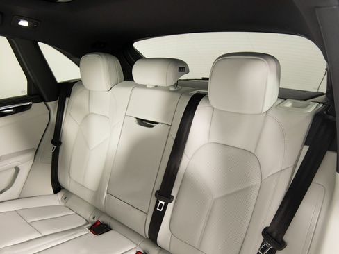 New 2026 Porsche Macan S image 32