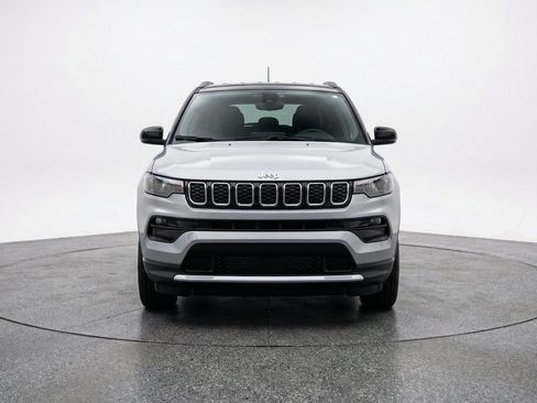 Used 2025 Jeep Compass Limited AWD/4WD image 2
