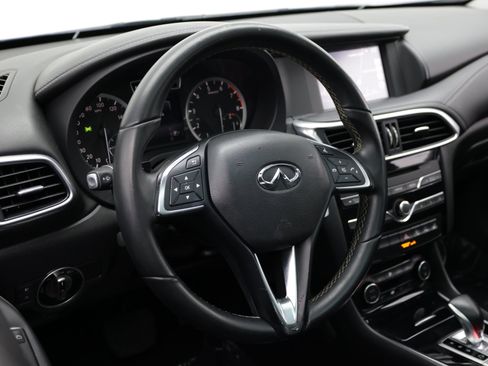 Used 2018 INFINITI QX30 Premium w/ Navigation Package FWD image 12