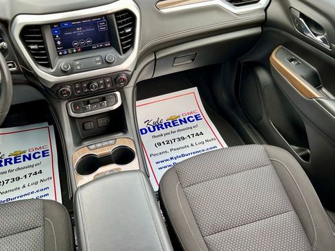 Used 2022 GMC Acadia SLE image 18