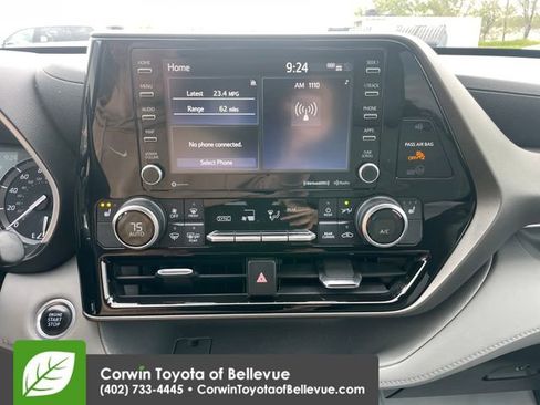 Used 2021 Toyota Highlander XLE AWD/4WD image 12