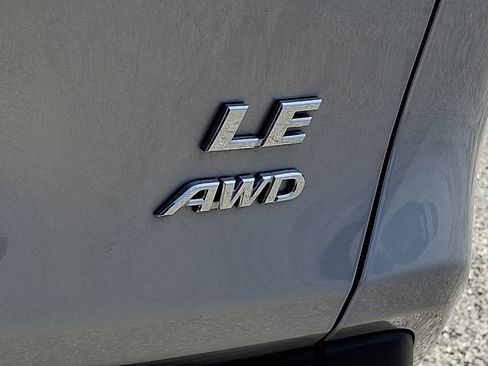 Used 2022 Toyota RAV4 LE AWD/4WD image 33