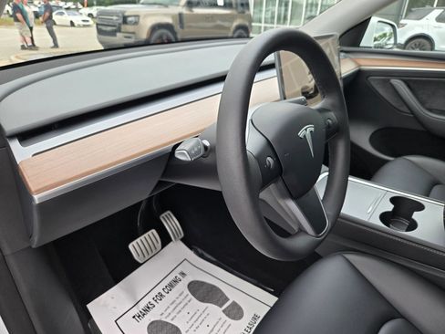 Used 2023 Tesla Model Y Performance AWD/4WD image 7