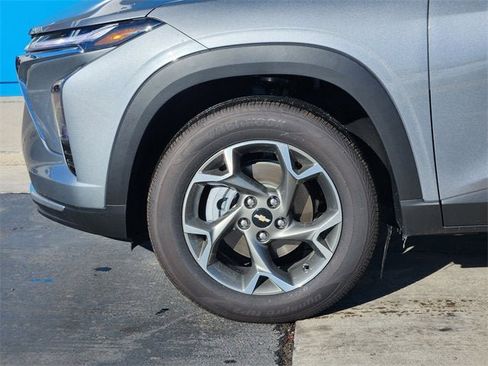 New 2025 Chevrolet Trax LT image 13