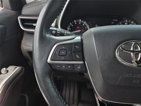 Used 2021 Toyota Highlander XLE FWD image 27