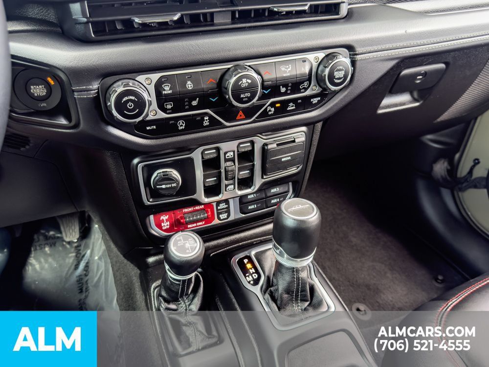 Used 2025 Jeep Gladiator Rubicon AWD/4WD image 39