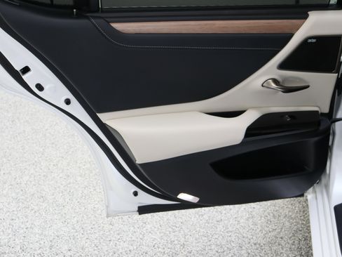 Used 2025 Lexus ES 350 Ultra Luxury w/ Accessory Package (Z2) FWD image 28