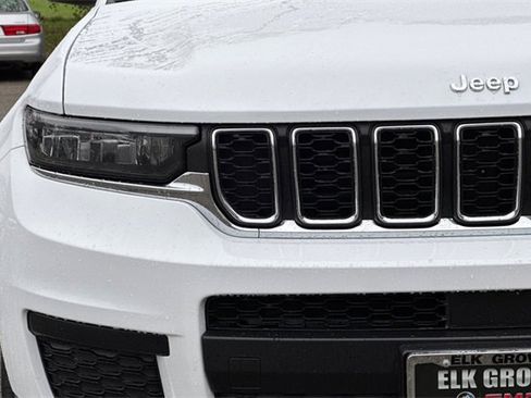 Used 2023 Jeep Grand Cherokee L Laredo image 47