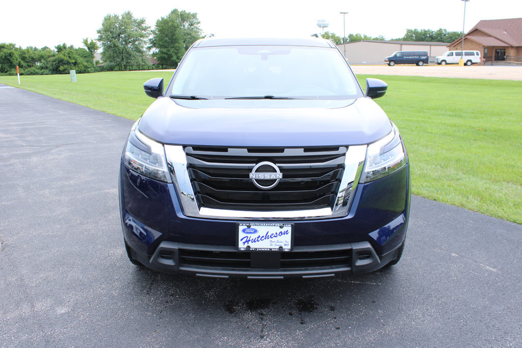 Used 2022 Nissan Pathfinder SV AWD/4WD image 2