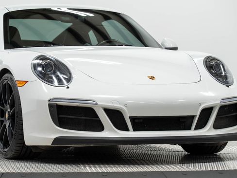 Used 2018 Porsche 911 Carrera GTS image 2