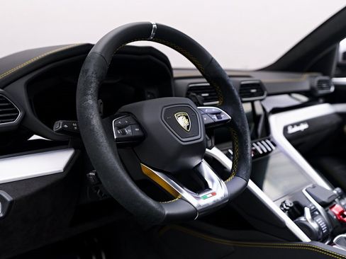 Used 2021 Lamborghini Urus image 42